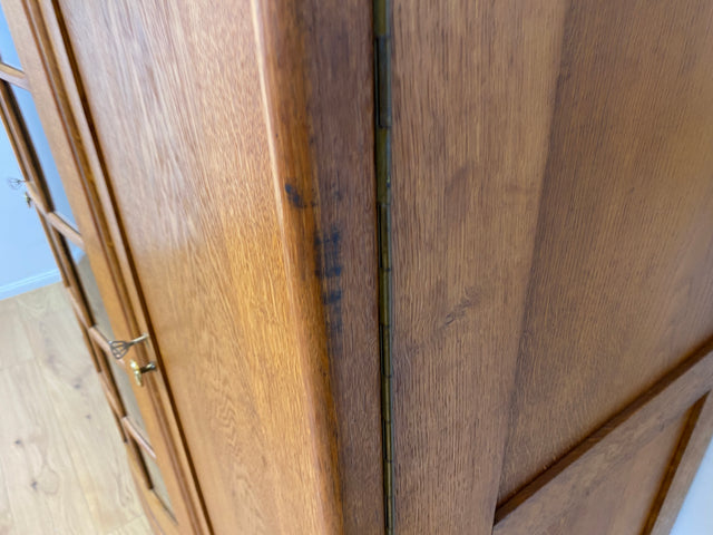 Imposanter und handverzierter antiker Kleiderschrank aus vollem Holz mit Glastür I Schrank Schlafzimmerschrank Wäscheschrank Wardrobe Bauernschrank Jugendstil Vintage I