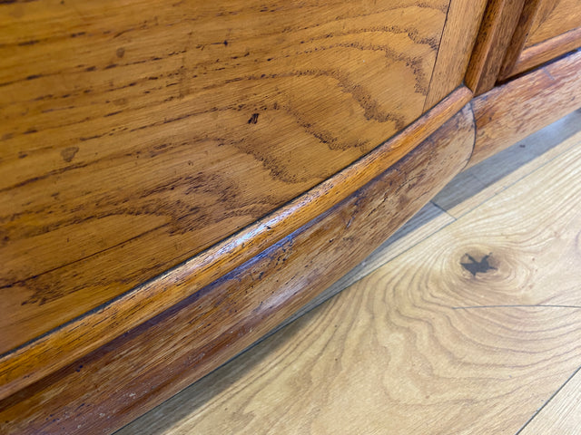 Imposanter und handverzierter antiker Kleiderschrank aus vollem Holz mit Glastür I Schrank Schlafzimmerschrank Wäscheschrank Wardrobe Bauernschrank Jugendstil Vintage I