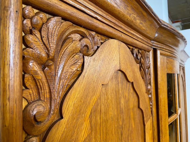 Imposanter und handverzierter antiker Kleiderschrank aus vollem Holz mit Glastür I Schrank Schlafzimmerschrank Wäscheschrank Wardrobe Bauernschrank Jugendstil Vintage I