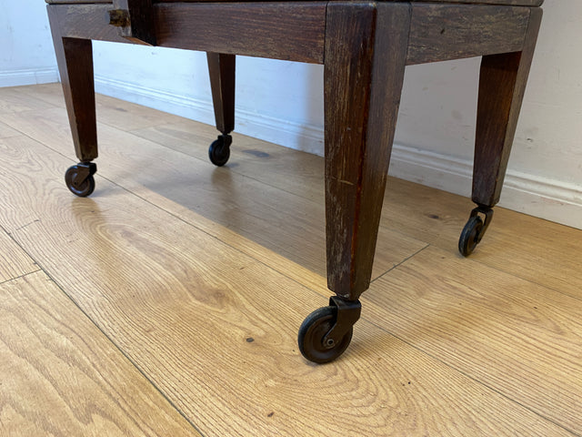 Klein aber oho! Schöner ausklappbarer antiker Nähkorb auf Rollen mit Wiener Geflecht I Nähkommode Nähkasten Truhe Beistelltisch Schmuckkasten Chippendale Vintage Art Deco I
