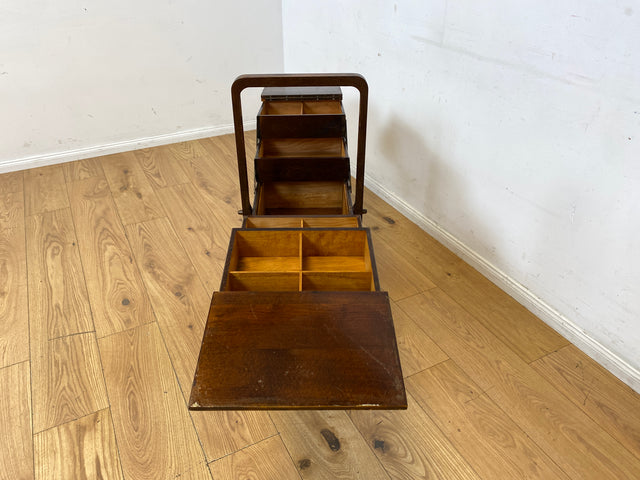 Klein aber oho! Schöner ausklappbarer antiker Nähkorb auf Rollen mit Wiener Geflecht I Nähkommode Nähkasten Truhe Beistelltisch Schmuckkasten Chippendale Vintage Art Deco I
