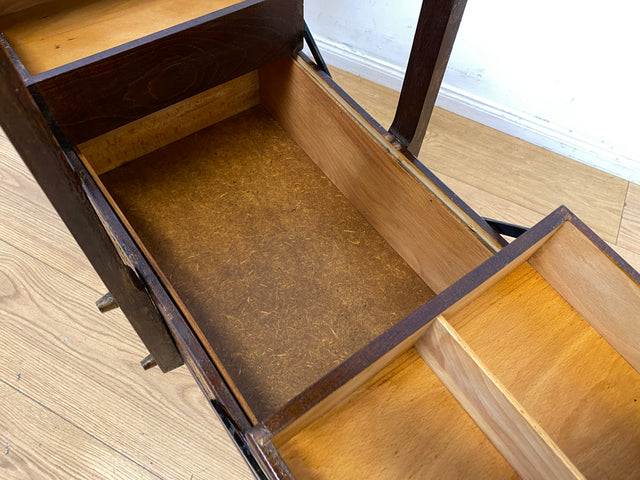 Klein aber oho! Schöner ausklappbarer antiker Nähkorb auf Rollen mit Wiener Geflecht I Nähkommode Nähkasten Truhe Beistelltisch Schmuckkasten Chippendale Vintage Art Deco I
