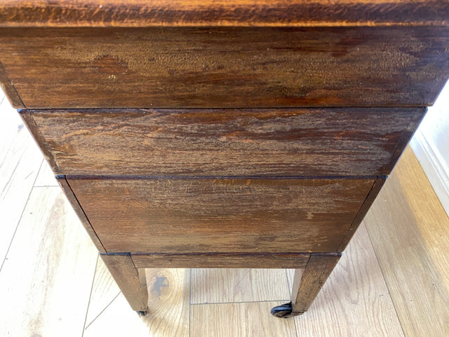 Klein aber oho! Schöner ausklappbarer antiker Nähkorb auf Rollen mit Wiener Geflecht I Nähkommode Nähkasten Truhe Beistelltisch Schmuckkasten Chippendale Vintage Art Deco I
