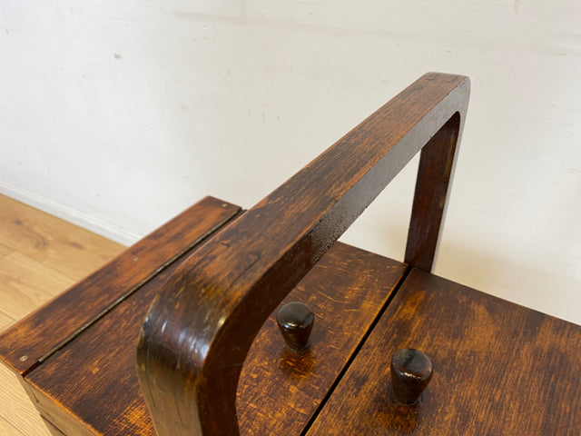 Klein aber oho! Schöner ausklappbarer antiker Nähkorb auf Rollen mit Wiener Geflecht I Nähkommode Nähkasten Truhe Beistelltisch Schmuckkasten Chippendale Vintage Art Deco I
