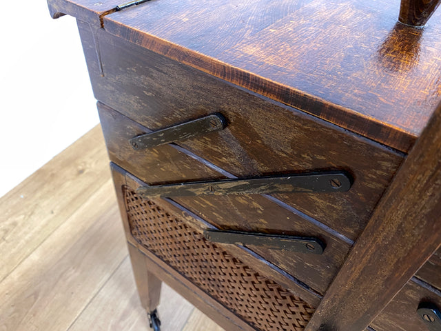 Klein aber oho! Schöner ausklappbarer antiker Nähkorb auf Rollen mit Wiener Geflecht I Nähkommode Nähkasten Truhe Beistelltisch Schmuckkasten Chippendale Vintage Art Deco I