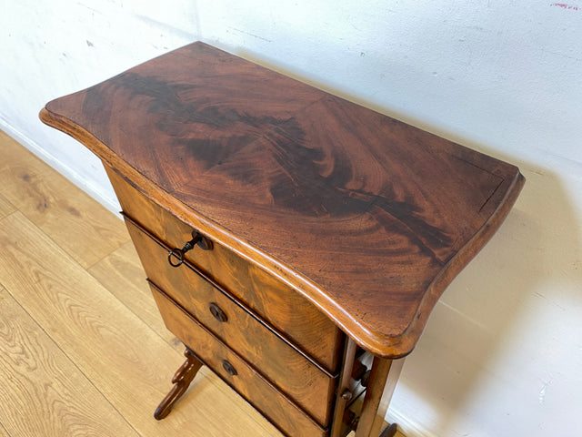 I Der schönste Beistelltisch dass du heute siehst I Edler antiker Notenschrank I Vollholz in Nussbaum Schmetterlingsfurnier I Kommode Ablage Flurkommode Biedermeier Vintage I