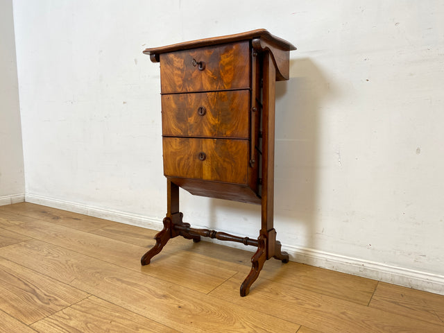 I Der schönste Beistelltisch dass du heute siehst I Edler antiker Notenschrank I Vollholz in Nussbaum Schmetterlingsfurnier I Kommode Ablage Flurkommode Biedermeier Vintage I