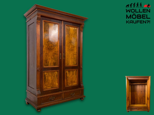 Imposanter antiker Kleiderschrank aus vollem Holz in Nussbaum mit Schubladen und Messinggriffen I Gründerzeit I um 1890