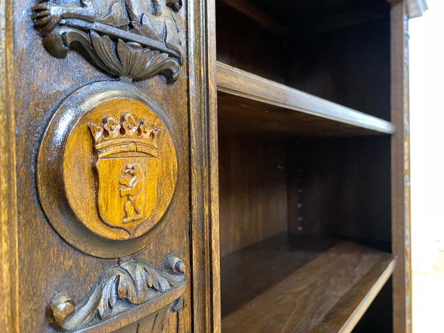 Besonderes antikes Regal handverziert mit Berliner Wappen, preußischen Adler und mächtigen Löwenfüßen I Vollholz Holzregal Bücherregal Bücherschrank Gründerzeit Kaiser Bär Historismus Vintage I