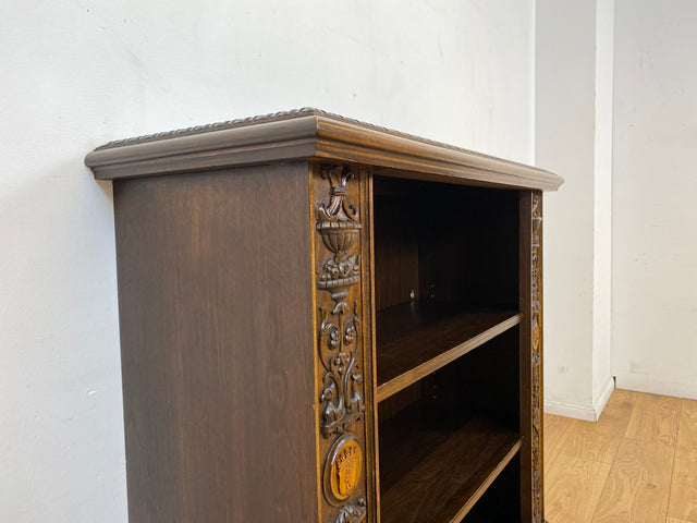 Besonderes antikes Regal handverziert mit Berliner Wappen, preußischen Adler und mächtigen Löwenfüßen I Vollholz Holzregal Bücherregal Bücherschrank Gründerzeit Kaiser Bär Historismus Vintage I