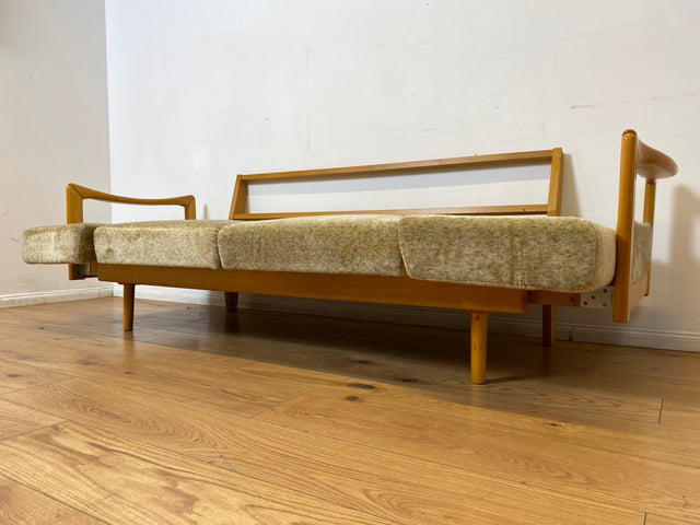 WMK I Stilvolles ausziehbares Vintage Designersofa Stella von Knoll aus 1978 mit beigem Originalbezug