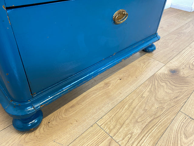 Wunderschöne blaue dänische antike Kommode aus vollem Holz mit Schubladen und Messingbeschlägen