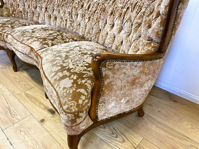 Wunderschönes Chippendale Sofa mit handverziertem Holzrahmen, samtartigem Brokat Bezug in Altrosa und gemütlichem Federkern I Couch Sitzgarnitur Barock Vintage Stilmöbel I