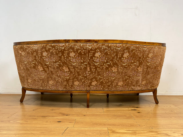 Wunderschönes Chippendale Sofa mit handverziertem Holzrahmen, samtartigem Brokat Bezug in Altrosa und gemütlichem Federkern I Couch Sitzgarnitur Barock Vintage Stilmöbel I