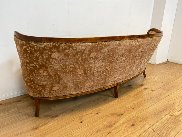 Wunderschönes Chippendale Sofa mit handverziertem Holzrahmen, samtartigem Brokat Bezug in Altrosa und gemütlichem Federkern I Couch Sitzgarnitur Barock Vintage Stilmöbel I