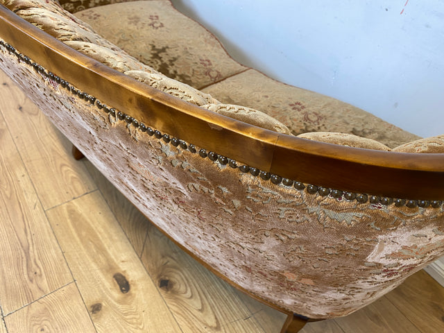 Wunderschönes Chippendale Sofa mit handverziertem Holzrahmen, samtartigem Brokat Bezug in Altrosa und gemütlichem Federkern I Couch Sitzgarnitur Barock Vintage Stilmöbel I