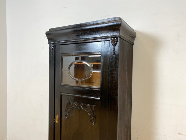Zauberhafte dänische antike Vitrine I Vollholz mit facettiertem Originalglas, um 1900.