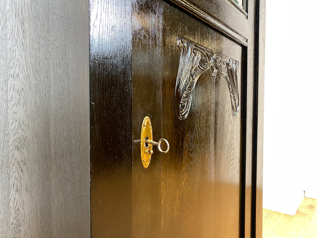 Zauberhafte dänische antike Vitrine I Vollholz mit facettiertem Originalglas, um 1900.