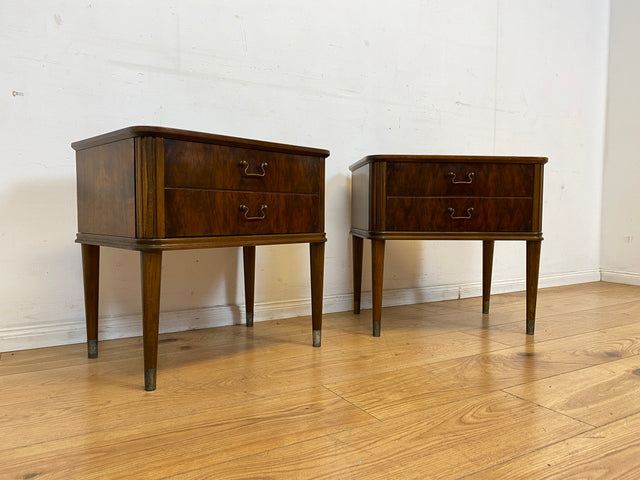 Hochwertiger dänischer 50er Jahre Nachttisch mit Schubladen und Messinggriffen I Vollholz in Nussbaum I Nachtkommode Nachtschrank Kommode Beistelltisch Mid-Century Vintage (Kopie)