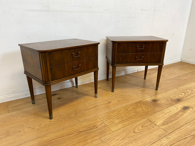 Hochwertiger dänischer 50er Jahre Nachttisch mit Schubladen und Messinggriffen I Vollholz in Nussbaum I Nachtkommode Nachtschrank Kommode Beistelltisch Mid-Century Vintage (Kopie)