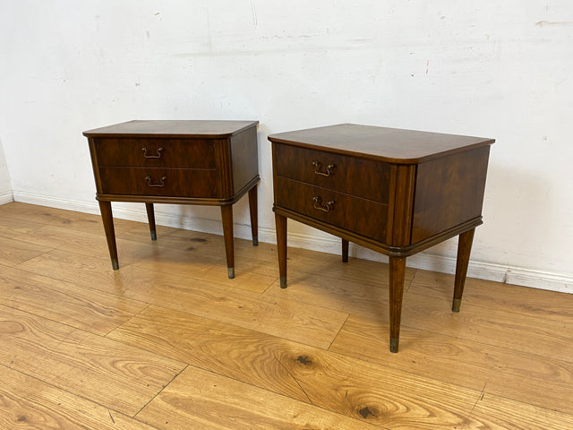 Hochwertiger dänischer 50er Jahre Nachttisch mit Schubladen und Messinggriffen I Vollholz in Nussbaum I Nachtkommode Nachtschrank Kommode Beistelltisch Mid-Century Vintage (Kopie)