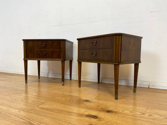 Hochwertiger dänischer 50er Jahre Nachttisch mit Schubladen und Messinggriffen I Vollholz in Nussbaum I Nachtkommode Nachtschrank Kommode Beistelltisch Mid-Century Vintage (Kopie)