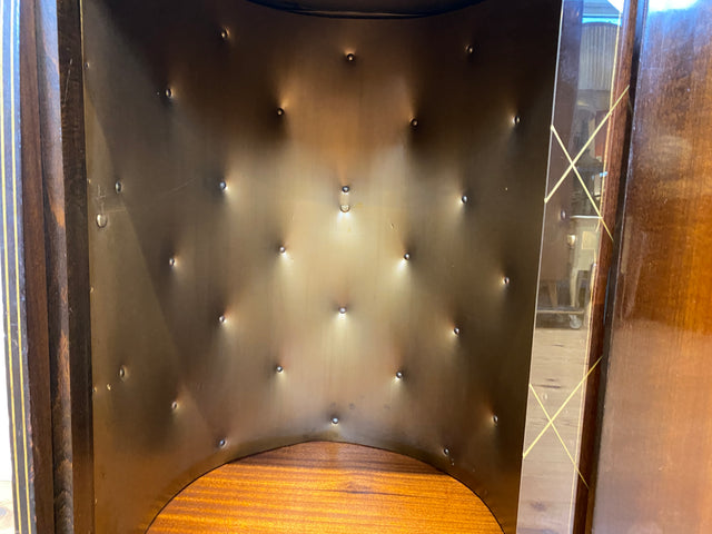 Formschöne dunkle 50er Jahre Barkommode mit Schiebetüren , Originalglas und Messingbeschlag I Bar Barschrank Vitrine Kommode Sideboard Rockabilly Mid-Century Vintage 60er I