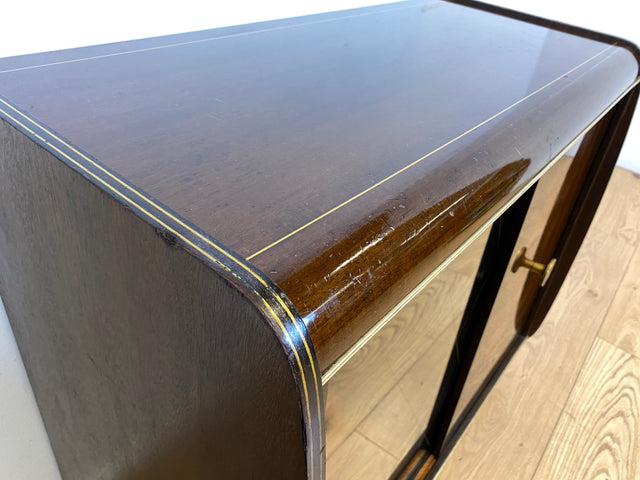Formschöne dunkle 50er Jahre Barkommode mit Schiebetüren , Originalglas und Messingbeschlag I Bar Barschrank Vitrine Kommode Sideboard Rockabilly Mid-Century Vintage 60er I