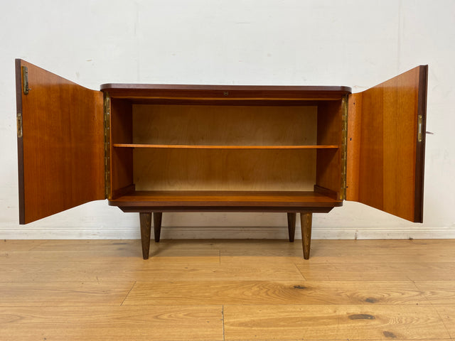 Formschöne und gut erhaltene dunkle Mid-Century Kommode aus 1965 I Schrank Sideboard Wäschekommode Schuhkommode Schuhschrank TV Lowboard Bank Rockabilly Mid-Century Vintage I