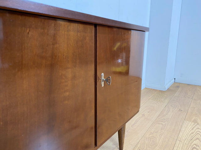 Formschöne und gut erhaltene dunkle Mid-Century Kommode aus 1965 I Schrank Sideboard Wäschekommode Schuhkommode Schuhschrank TV Lowboard Bank Rockabilly Mid-Century Vintage I