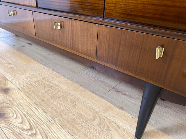 Besonders schöner dunkler Hochglanz Mid-Century Wohnzimmerschrank mit Vitrine und Schubladen I Schrankwand Highboard Sideboard Buffet Anrichte Wohnwand Vintage 50er 60er I