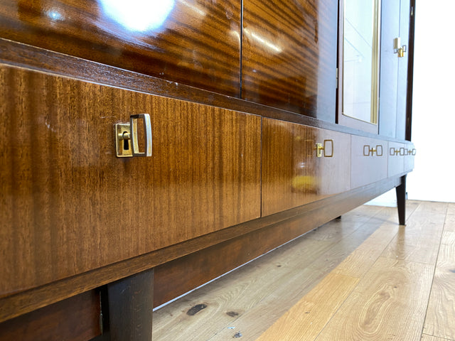 Besonders schöner dunkler Hochglanz Mid-Century Wohnzimmerschrank mit Vitrine und Schubladen I Schrankwand Highboard Sideboard Buffet Anrichte Wohnwand Vintage 50er 60er I