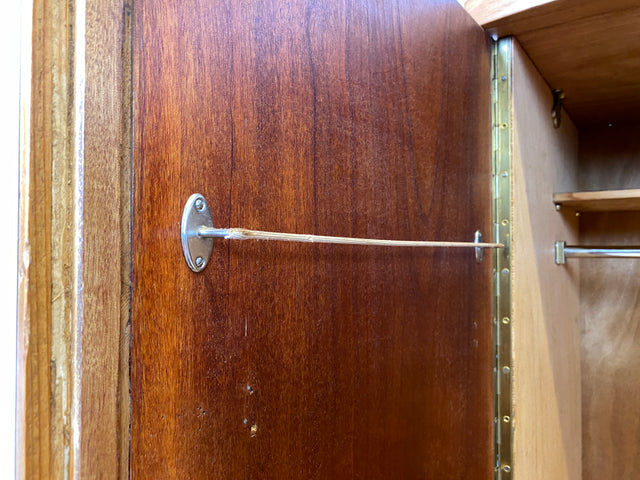 Besonders schöner dunkler Mid-Century Kleiderschrank mit perfekter Aufteilung I Schrank Wäscheschrank Kleiderschrank Wardrobe Garderobe Flurschrank 50er 60er Vintage I