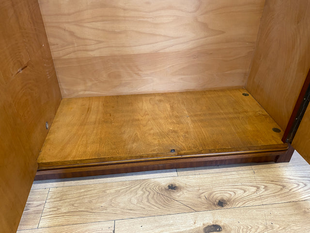 Schöner und hochwertiger dunkler Mid-Century Massivholz Kleiderschrank aus 1954 mit guter Aufteilung I Schrank Schlafzimmerschrank Wäscheschrank Wardrobe Vintage 50er 60er I