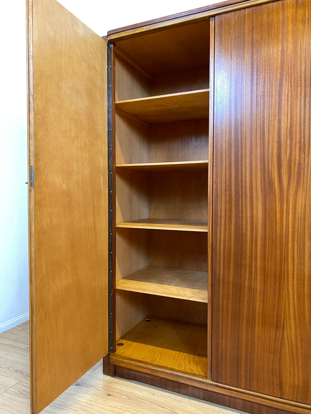 Schöner und hochwertiger dunkler Mid-Century Massivholz Kleiderschrank aus 1954 mit guter Aufteilung I Schrank Schlafzimmerschrank Wäscheschrank Wardrobe Vintage 50er 60er I