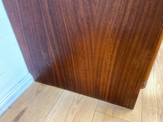 Schöner und hochwertiger dunkler Mid-Century Massivholz Kleiderschrank aus 1954 mit guter Aufteilung I Schrank Schlafzimmerschrank Wäscheschrank Wardrobe Vintage 50er 60er I