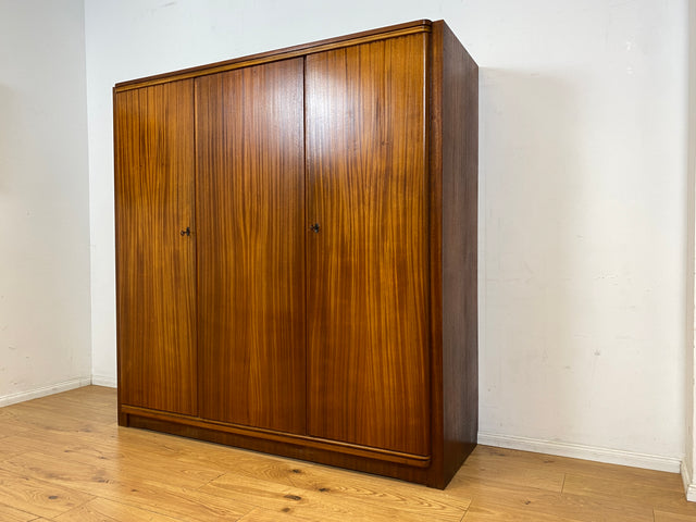 Schöner und hochwertiger dunkler Mid-Century Massivholz Kleiderschrank aus 1954 mit guter Aufteilung I Schrank Schlafzimmerschrank Wäscheschrank Wardrobe Vintage 50er 60er I