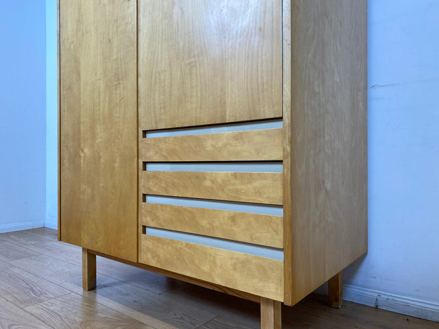 Ein VEB Hellerau Original I Stilvoller Mid-Century Kleiderschrank 794/1A aus 1967 mit Aufsatz und Schubladen I Schrank Schlafzimmerschrank Wardrobe Vintage Retro 60er I
