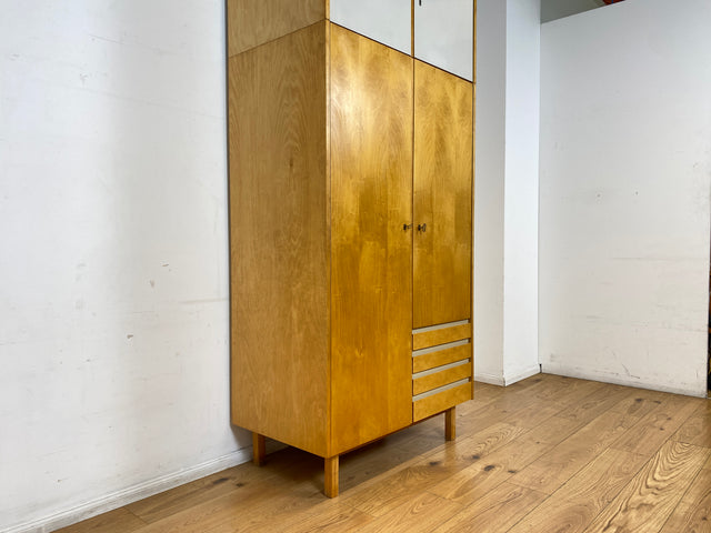 Ein VEB Hellerau Original I Stilvoller Mid-Century Kleiderschrank 794/1A aus 1967 mit Aufsatz und Schubladen I Schrank Schlafzimmerschrank Wardrobe Vintage Retro 60er I