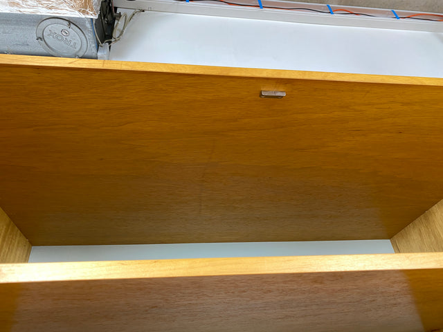 Ein VEB Hellerau Original I Stilvoller Mid-Century Kleiderschrank 794/1A aus 1967 mit Aufsatz und Schubladen I Schrank Schlafzimmerschrank Wardrobe Vintage Retro 60er I