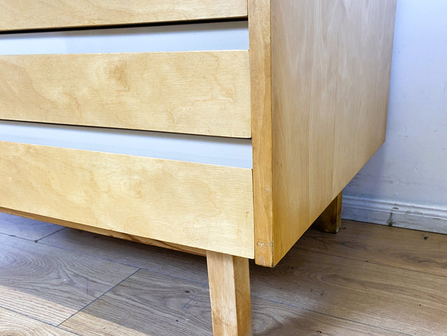 Ein VEB Hellerau Original I Stilvoller Mid-Century Kleiderschrank 794/1A aus 1967 mit Aufsatz und Schubladen I Schrank Schlafzimmerschrank Wardrobe Vintage Retro 60er I
