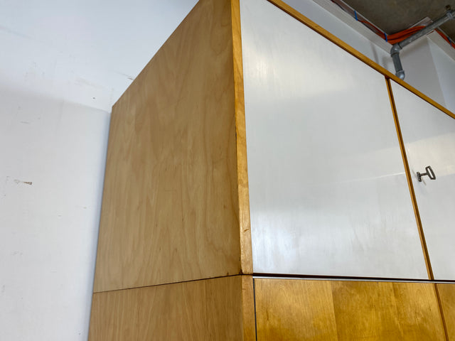 Ein VEB Hellerau Original I Stilvoller Mid-Century Kleiderschrank 794/1A aus 1967 mit Aufsatz und Schubladen I Schrank Schlafzimmerschrank Wardrobe Vintage Retro 60er I