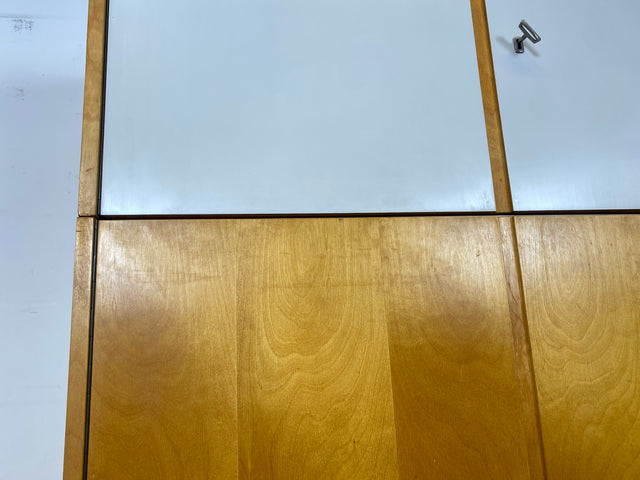 Ein VEB Hellerau Original I Stilvoller Mid-Century Kleiderschrank 794/1A aus 1967 mit Aufsatz und Schubladen I Schrank Schlafzimmerschrank Wardrobe Vintage Retro 60er I