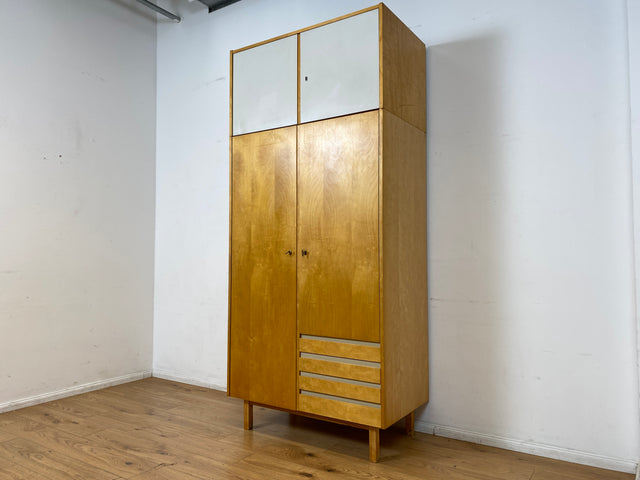 Ein VEB Hellerau Original I Stilvoller Mid-Century Kleiderschrank 794/1A aus 1967 mit Aufsatz und Schubladen I Schrank Schlafzimmerschrank Wardrobe Vintage Retro 60er I