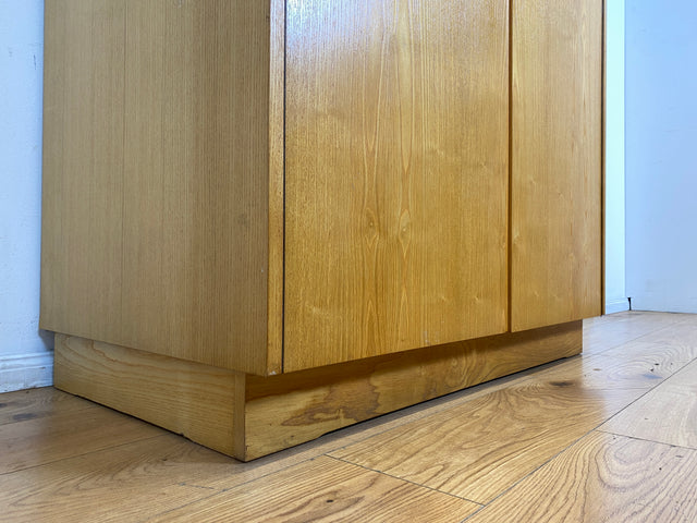 Ein VEB Hellerau Original I Seltener Mid-Century Kleiderschrank 799/O aus 1966 in ozeanischem Nussbaum mit Kleiderstange I Schrank Schlafzimmerschrank Vintage Retro 60er I