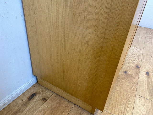 Ein VEB Hellerau Original I Seltener Mid-Century Kleiderschrank 799/O aus 1966 in ozeanischem Nussbaum mit Kleiderstange I Schrank Schlafzimmerschrank Vintage Retro 60er I