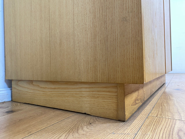 Ein VEB Hellerau Original I Seltener Mid-Century Kleiderschrank 799/O aus 1966 in ozeanischem Nussbaum mit Kleiderstange I Schrank Schlafzimmerschrank Vintage Retro 60er I
