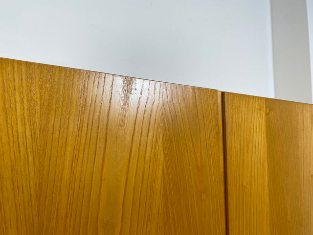 Ein VEB Hellerau Original I Seltener Mid-Century Kleiderschrank 799/O aus 1966 in ozeanischem Nussbaum mit Kleiderstange I Schrank Schlafzimmerschrank Vintage Retro 60er I