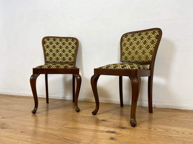 WMK I 1/2 Sehr eleganter handverzierter 30er Jahre Chippendale Esszimmerstuhl mit hochwertigem Brokat Bezug