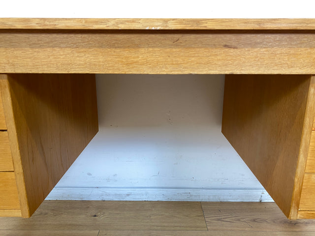 Stilvoller freistehender skandinavischer Schreibtisch in Eiche, mit Schubladen I Writing Desk Arbeitstisch Bürotisch Computertisch Danish Design Modern Vintage 60er 70er I